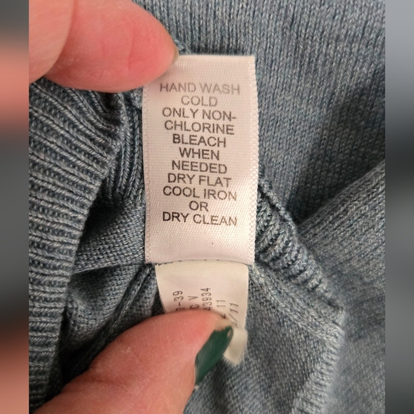 Banana Republic Men's Blue Cashmere Sweater Size Medium - Picture 6 of 6